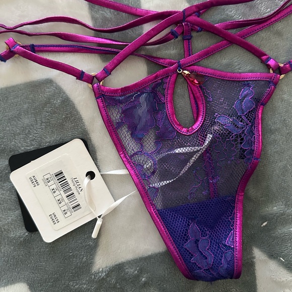 LILIAN
PURPLE THONG XS - Picture 9 of 10